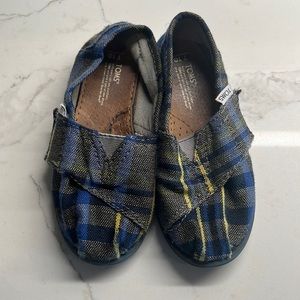 Adorable kid Toms